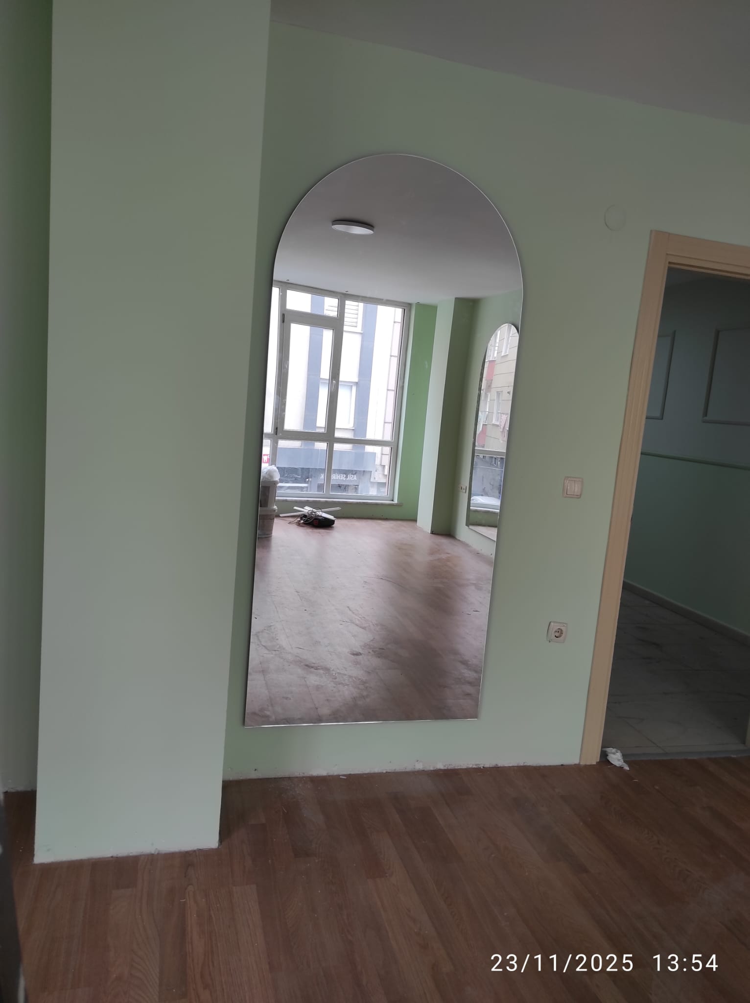 Bronz ayna ve dekoratif cam uygulaması